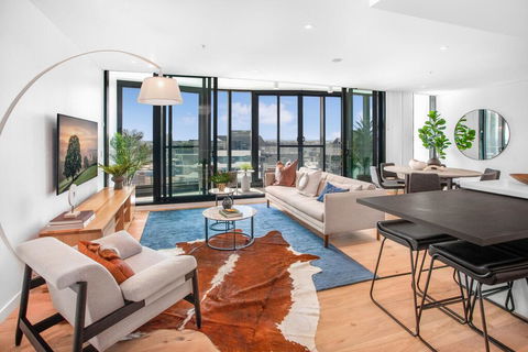 Luxury 3-Bed Apartment Near Valley Shops And Bars - Hervey Bay Accommodation 0