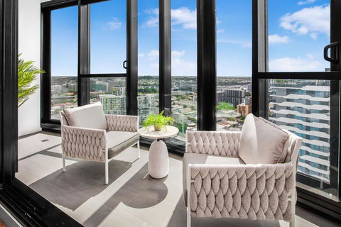 Luxury 3-Bed Apartment Near Valley Shops And Bars - Hervey Bay Accommodation 2