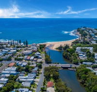 Luxury Hamptons Beachside Home in Dicky Beach - Hervey Bay Accommodation