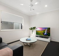 Luxury Home close to Sleemans QE2 Hospital  Griffith Uni - Hervey Bay Accommodation