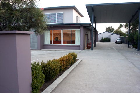 Mackellar Motel - Hervey Bay Accommodation 0