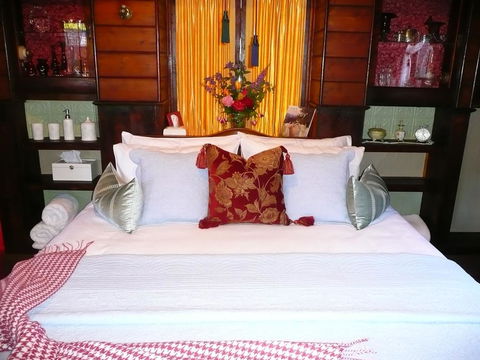 Madam Saddler - On Fraser Clunes - Hervey Bay Accommodation 2