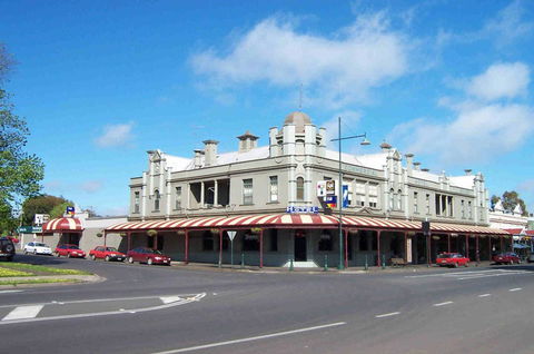 Madden's Commercial Hotel - Hervey Bay Accommodation 0