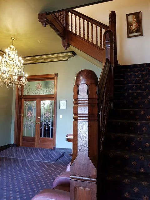 Madden's Commercial Hotel - Hervey Bay Accommodation 3