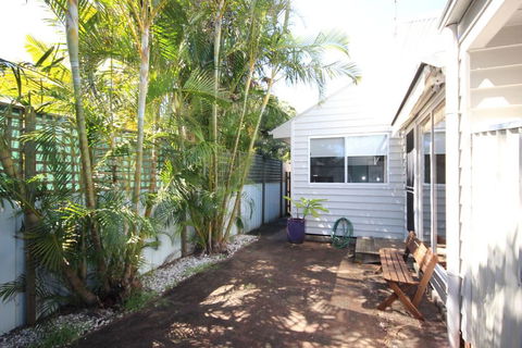 MAGIC BEACH HOUSE - PET FRIENDLY - Tourism Hervey Bay 1