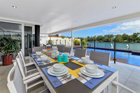 Magic On Main - Tourism Hervey Bay 3