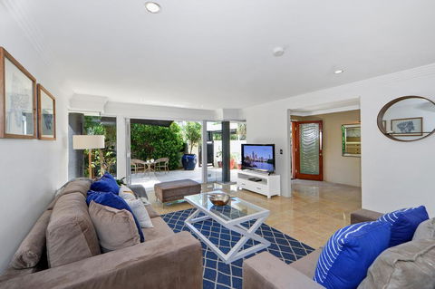 Magic On Main - Tourism Hervey Bay 2
