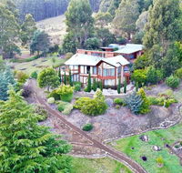 MAGICAL MOUNTAIN RETREAT - 20 mins to CBD and only 10 to MONA - Hervey Bay Accommodation