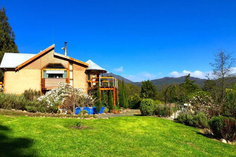 MAGICAL MOUNTAIN RETREAT - 20 Mins To CBD And Only 10 To MONA! - Hervey Bay Accommodation 2