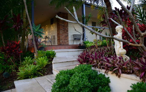 Magnificent Lakeview House - Long Jetty - Hervey Bay Accommodation 1