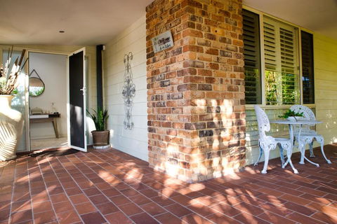 Magnificent Lakeview House - Long Jetty - Hervey Bay Accommodation 2
