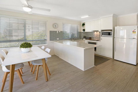 MAINSAIL8- MOOLOOLABA BEACH - Tourism Hervey Bay 0