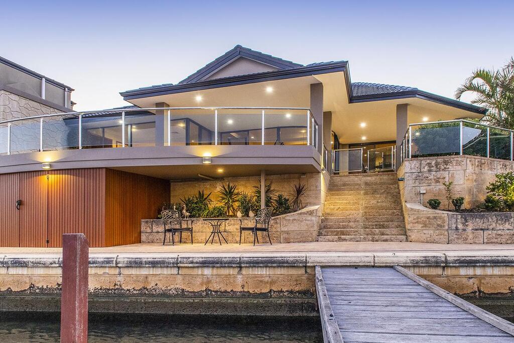 Falcon WA Hervey Bay Accommodation