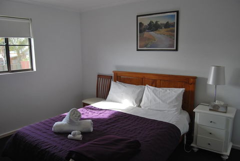 Maple Tree Cottage - Tourism Hervey Bay 3