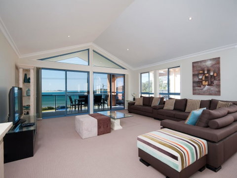 Marine Dr 2/68 - Fingal Bay - Hervey Bay Accommodation 3