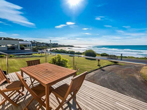 MAVI BEACH HOUSE - Beachfront, Wifi, Views - Tourism Hervey Bay 0