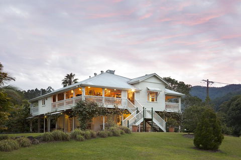 Mavis's Cabins @ Mt Warning - Hervey Bay Accommodation 0
