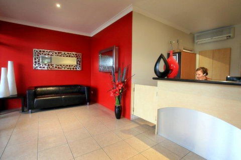 Mayfair Motel - Hervey Bay Accommodation 2