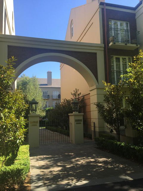 MCG, Rod Laver, City - Best Location In Melbourne - Tourism Hervey Bay 0