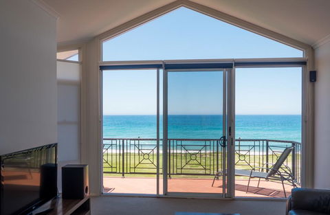 Meridian Beachside Apartments - Tourism Hervey Bay 0