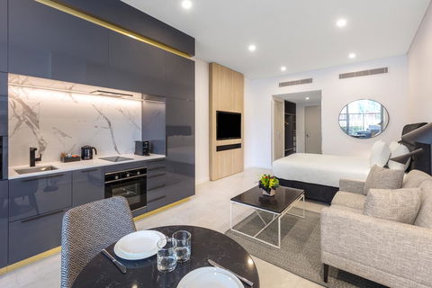 Meriton Suites Broadbeach - Hervey Bay Accommodation 2