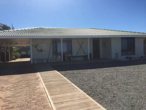 Mermaid Beachside Accommodation - Tourism Hervey Bay 0