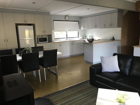 Metung Getaway - Hervey Bay Accommodation 0