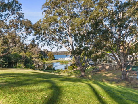 Metung Villa 17 At McMillans - Hervey Bay Accommodation 3