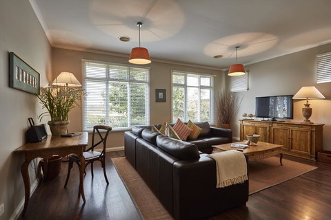 Mews Cottages - Hervey Bay Accommodation 2