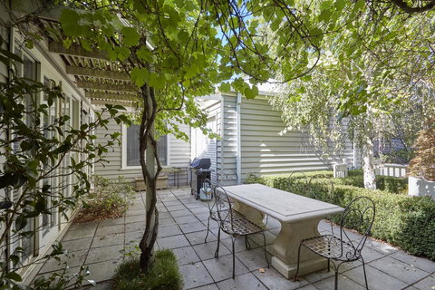 Mews Cottages - Hervey Bay Accommodation 1