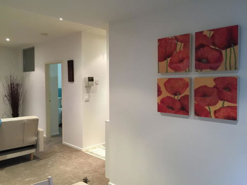 MH CBD Private 1 BR Apartment @ Wills Court - Tourism Hervey Bay 2