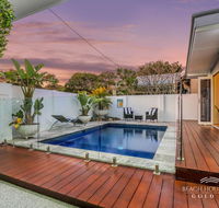 Miami Beachside Beach House - Hervey Bay Accommodation