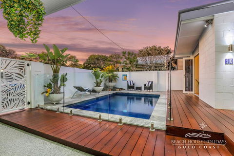Miami Beachside Beach House - Hervey Bay Accommodation 0
