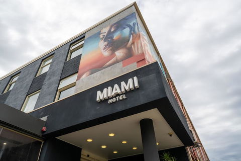 Miami Hotel Melbourne - Hervey Bay Accommodation 0