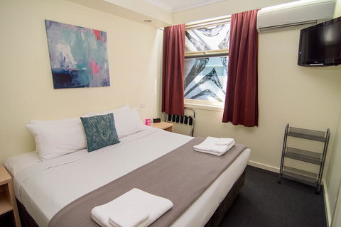 Miami Hotel Melbourne - Hervey Bay Accommodation 1