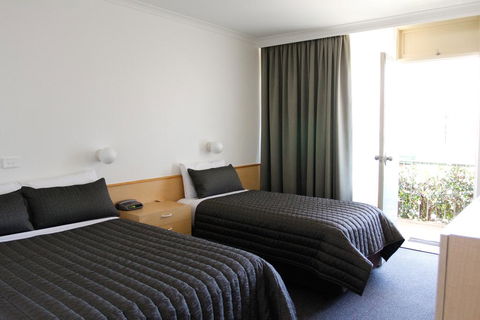Mid City Motor Inn Queanbeyan - Hervey Bay Accommodation 3