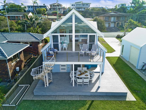 Middle Rock Beach House - Beach Front, Lake Cathie - Tourism Hervey Bay 1