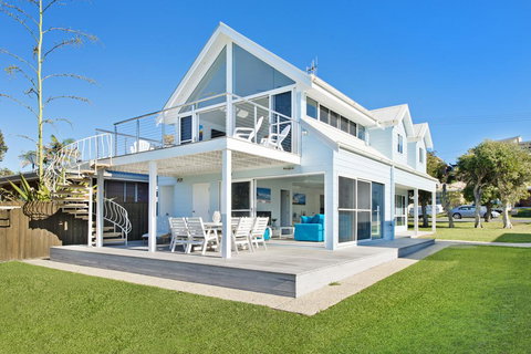 Middle Rock Beach House - Beach Front, Lake Cathie - Tourism Hervey Bay 2