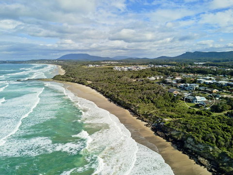 Middle Rock Beach House - Beach Front, Lake Cathie - Tourism Hervey Bay 3