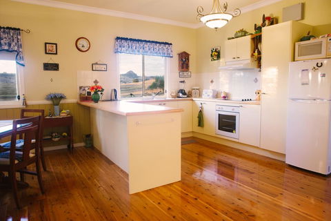 Milford Country Cottages - Hervey Bay Accommodation 3