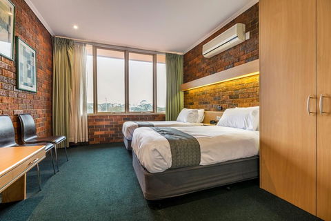 Millers Inn - Tourism Hervey Bay 3