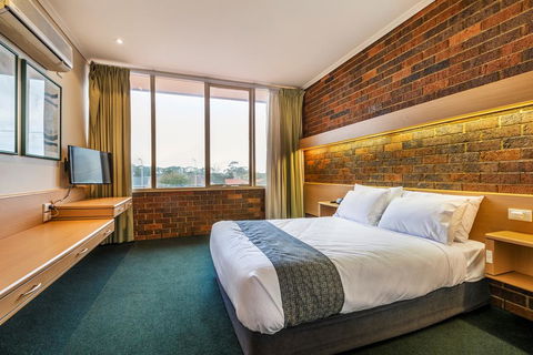 Millers Inn - Tourism Hervey Bay 2