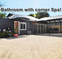 MODERN  LUXURIOUS WITH SPA BATH - Tourism Hervey Bay