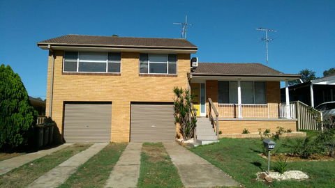 Modern 4-Bedroom House Near Singleton CBD Hunter Valley - Hervey Bay Accommodation 3
