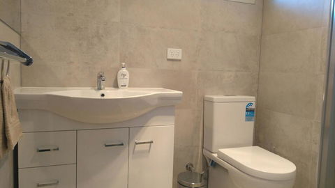 Modern 4-Bedroom House Near Singleton CBD Hunter Valley - Hervey Bay Accommodation 1