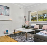 Modern Aus home on the edge of North Ryde Oval - Hervey Bay Accommodation