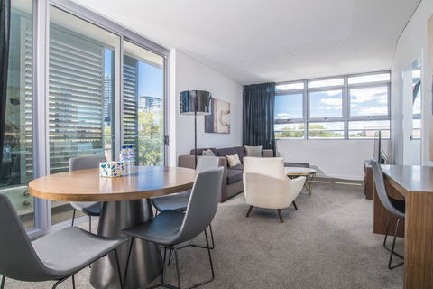 Modern Home For 4 @Silkari Suite Chatswood - Hervey Bay Accommodation 3