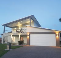 Modern Luxury Ocean Views - Hervey Bay Accommodation