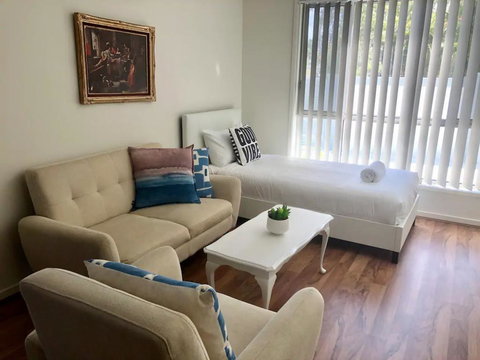 Modern Unit Near To Surfers Paradise - Hervey Bay Accommodation 1