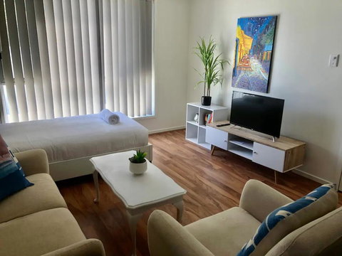 Modern Unit Near To Surfers Paradise - Hervey Bay Accommodation 0